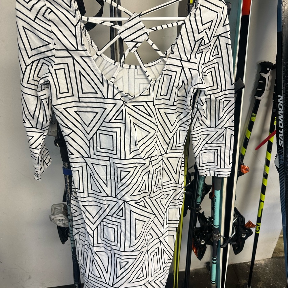 Geometric Patterned Dress - Picture 4 of 4